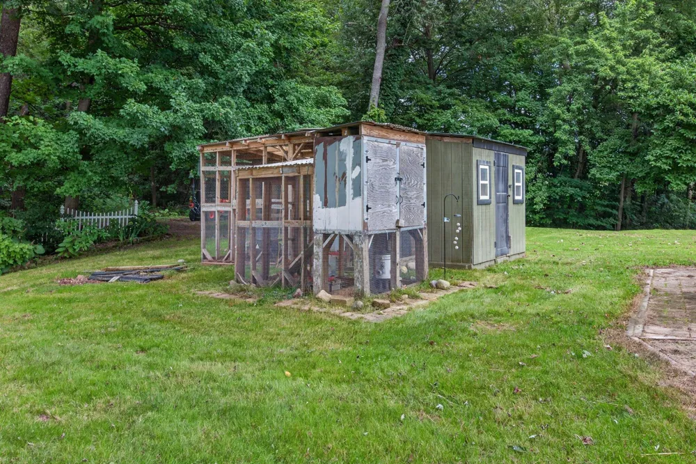 3712 S Pipestone Road Sodus, MI 49126