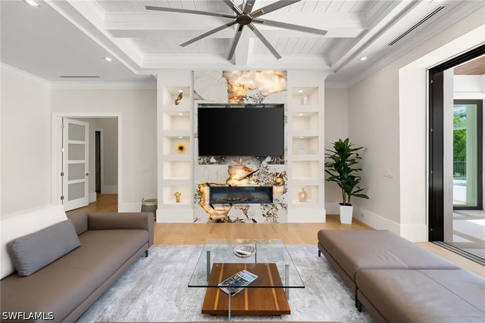 Crayton Road Naples, FL 34103