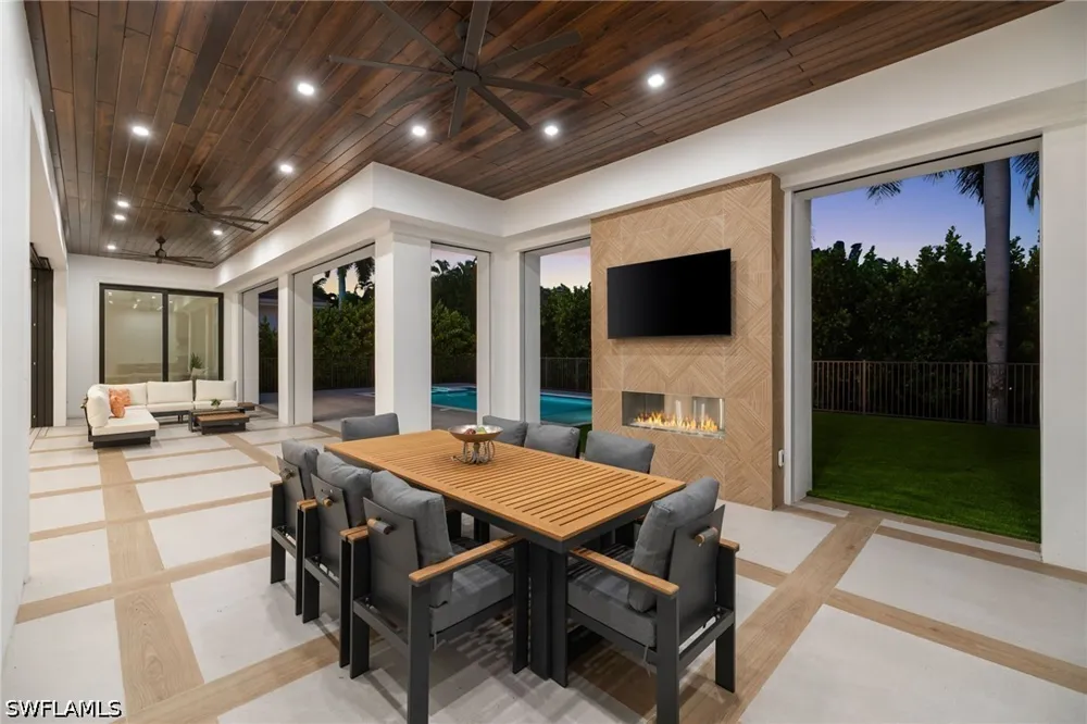 Crayton Road Naples, FL 34103