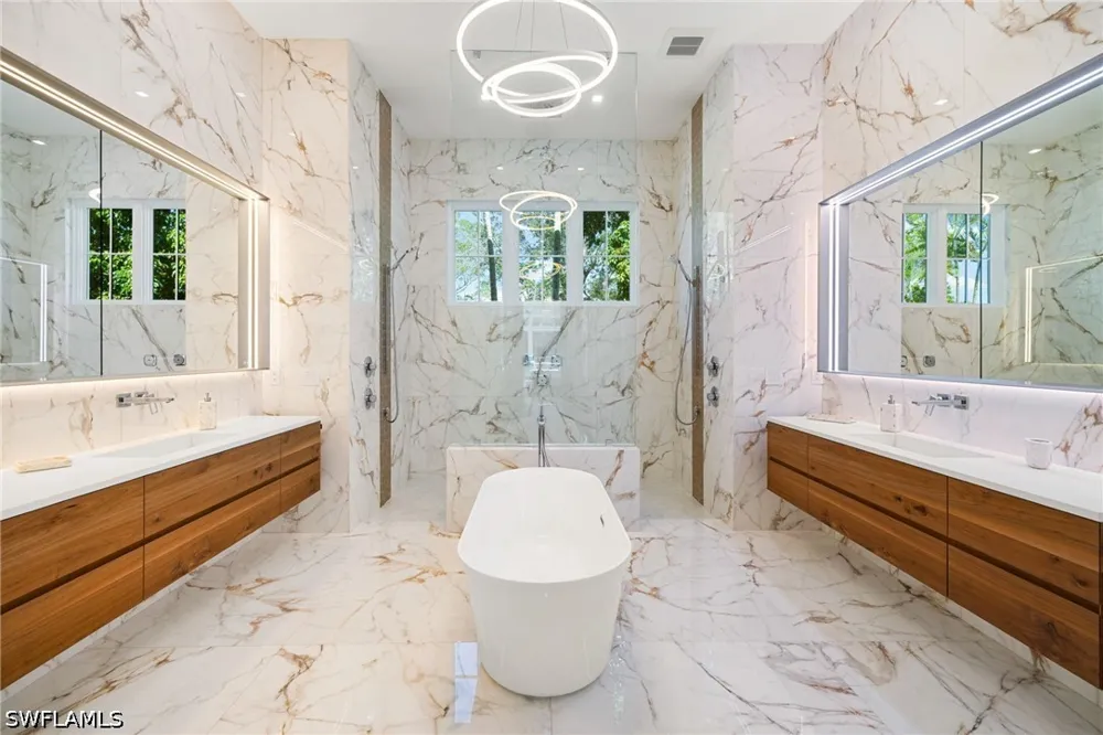 Crayton Road Naples, FL 34103