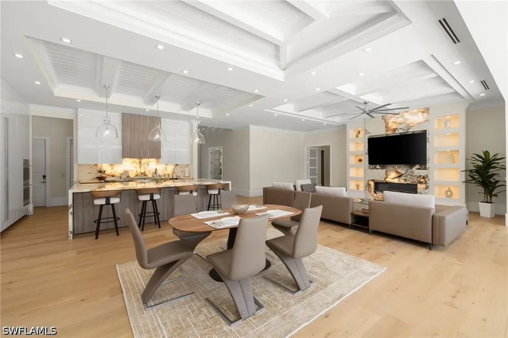 Crayton Road Naples, FL 34103