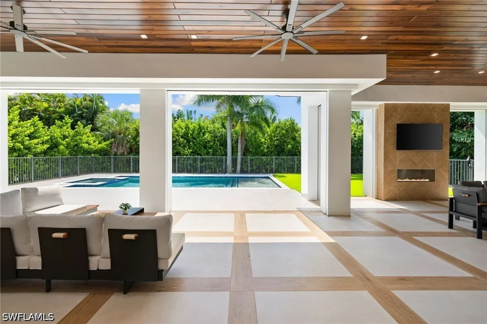 Crayton Road Naples, FL 34103