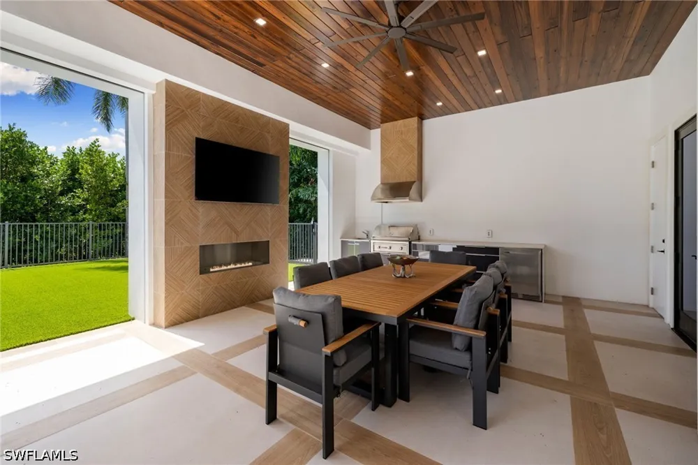 Crayton Road Naples, FL 34103