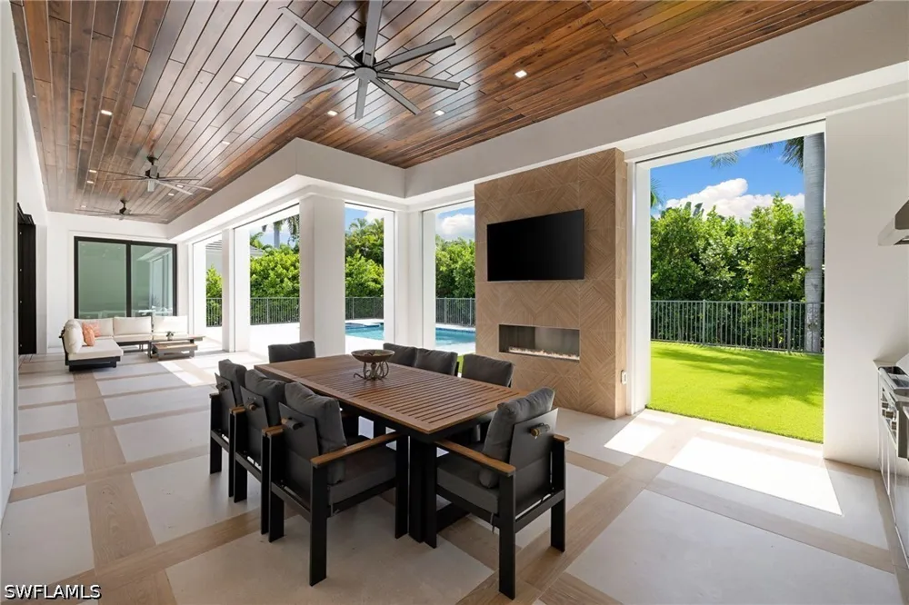 Crayton Road Naples, FL 34103