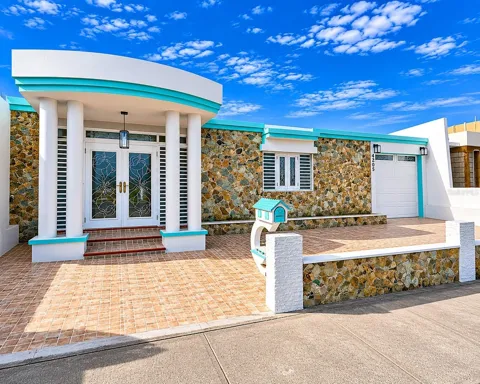 4205 URB VILLA DEL CARMEN AVE. CONSTANCIA
