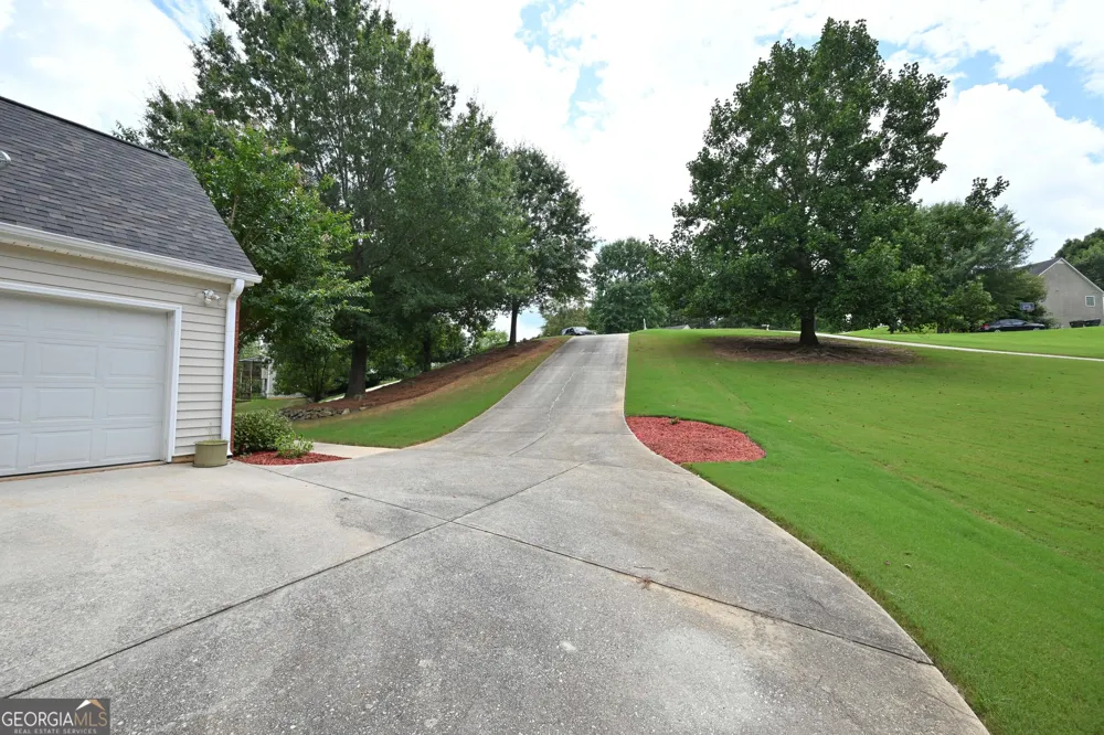 529 Plantation Creek DR Loganville, GA 30052