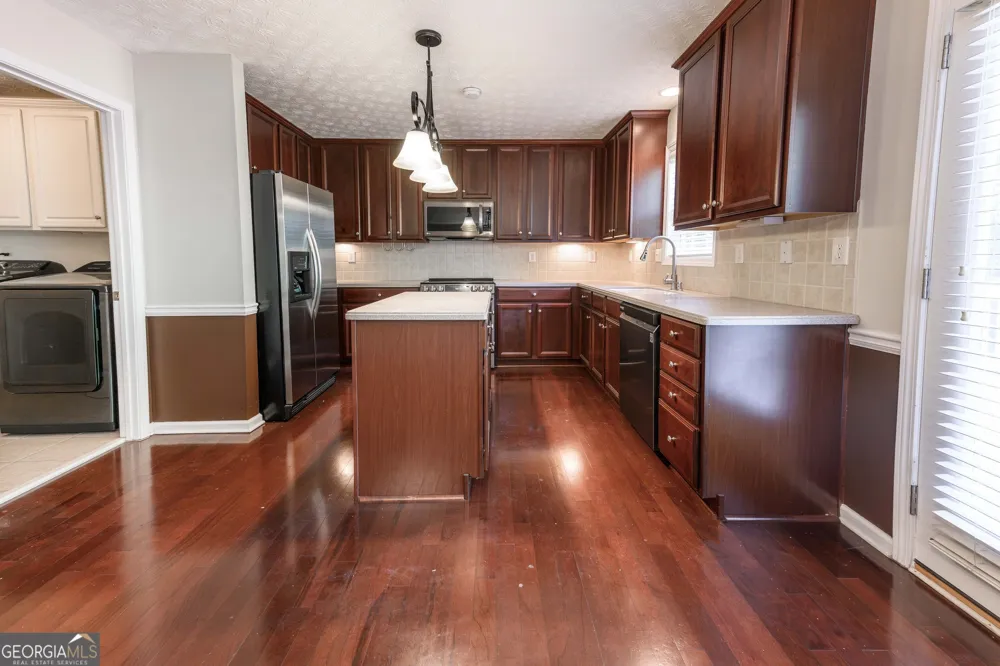 529 Plantation Creek DR Loganville, GA 30052
