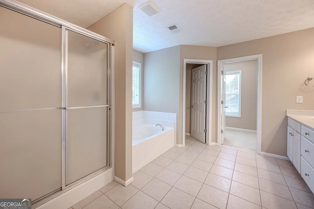 529 Plantation Creek DR Loganville, GA 30052