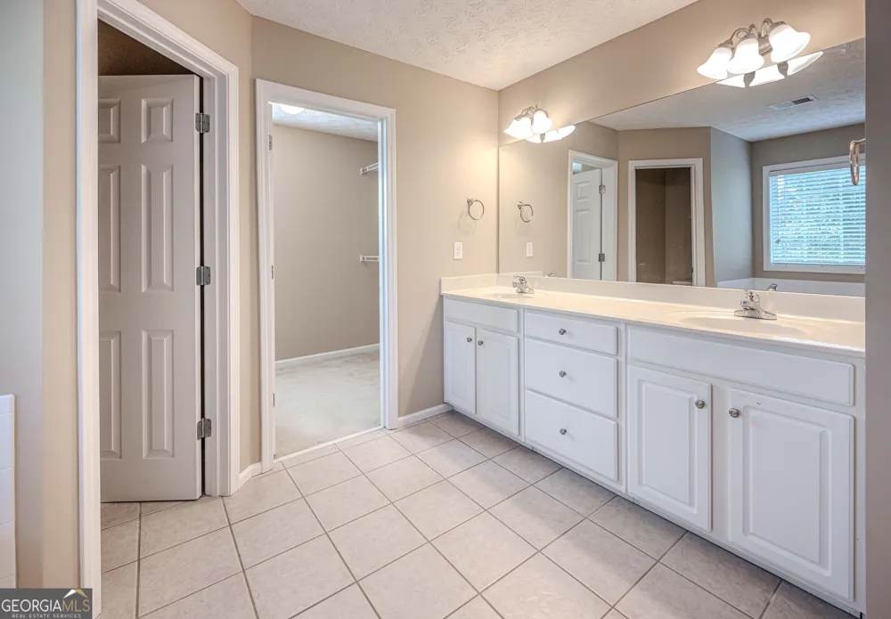529 Plantation Creek DR Loganville, GA 30052