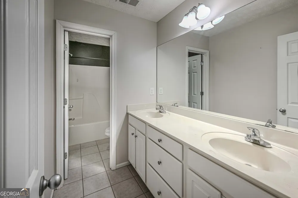 529 Plantation Creek DR Loganville, GA 30052