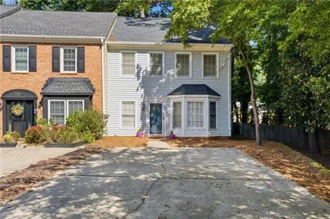 599 Saint James Walk SE