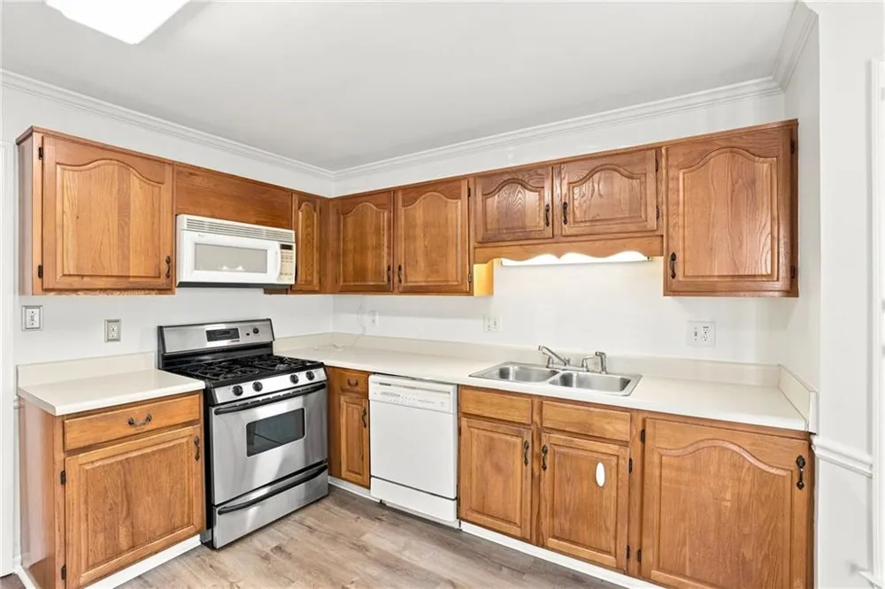 599 Saint James Walk SE Marietta, GA 30067