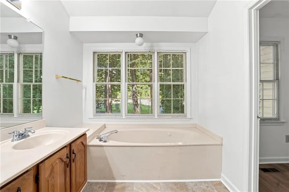 599 Saint James Walk SE Marietta, GA 30067