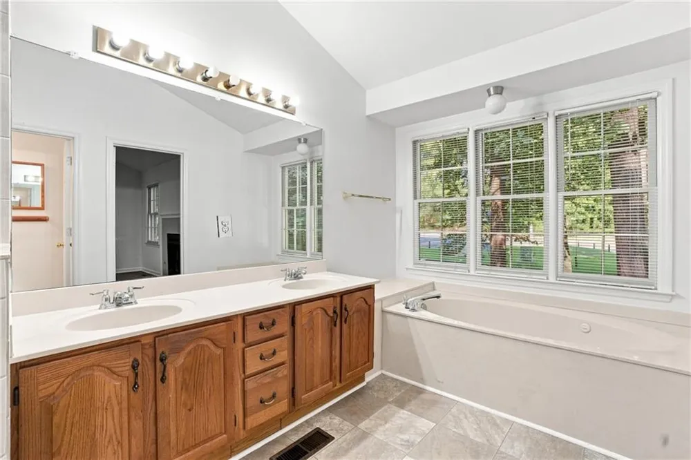 599 Saint James Walk SE Marietta, GA 30067