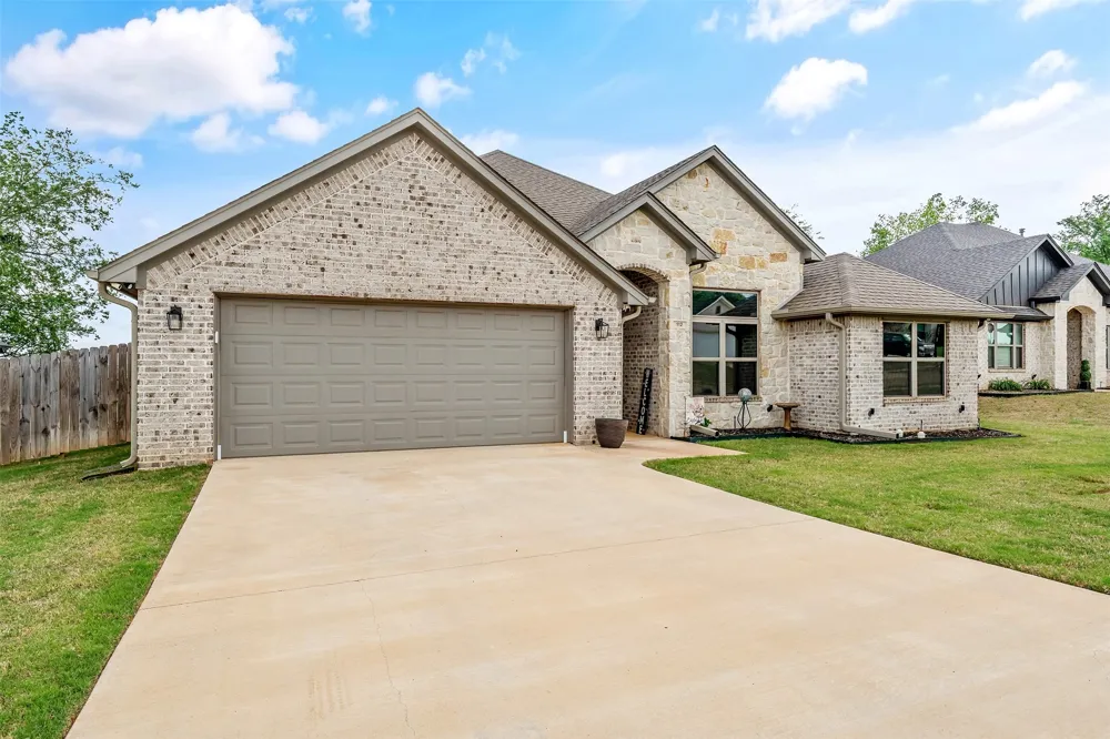 112 Amanda Avenue Bullard, TX 75757