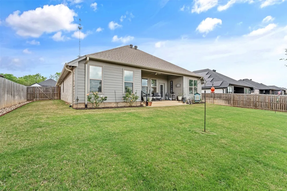 112 Amanda Avenue Bullard, TX 75757
