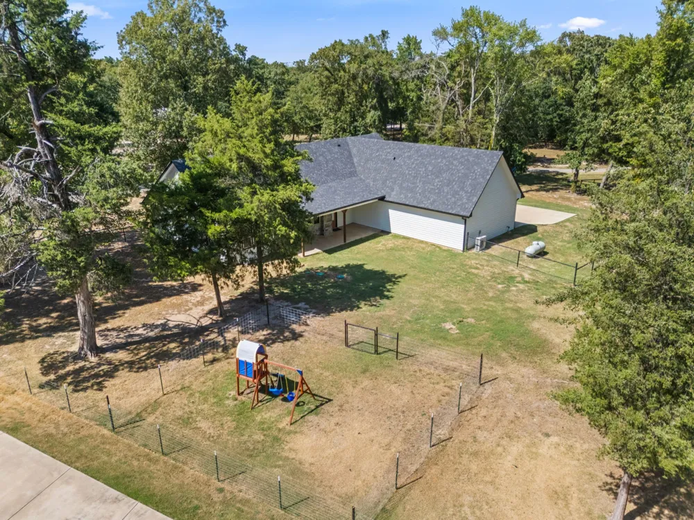 222 Rs County Road 4269 Emory, TX 75440