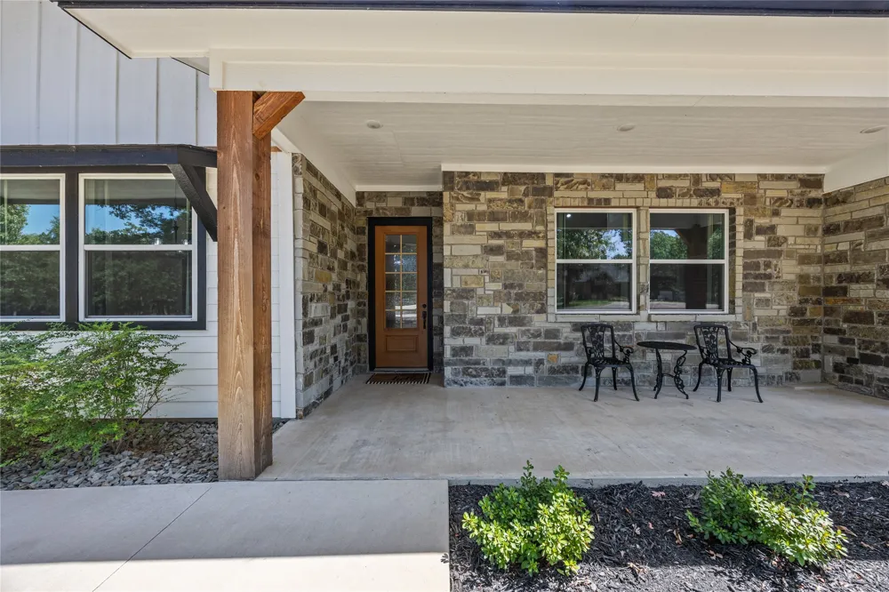 222 Rs County Road 4269 Emory, TX 75440