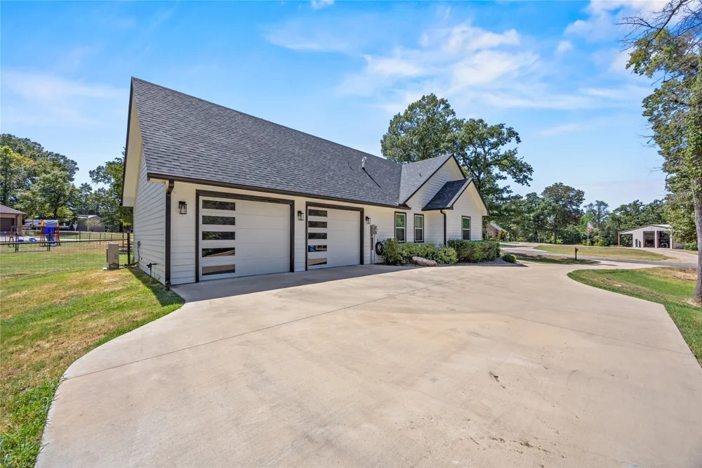 222 Rs County Road 4269 Emory, TX 75440