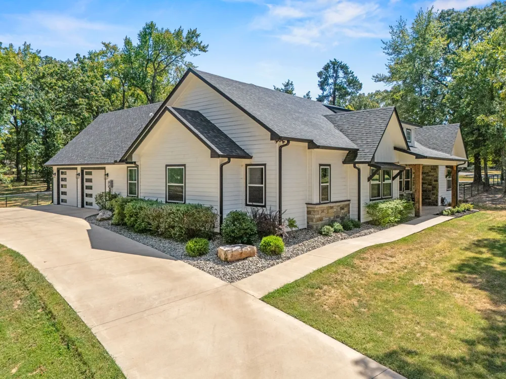 222 Rs County Road 4269 Emory, TX 75440