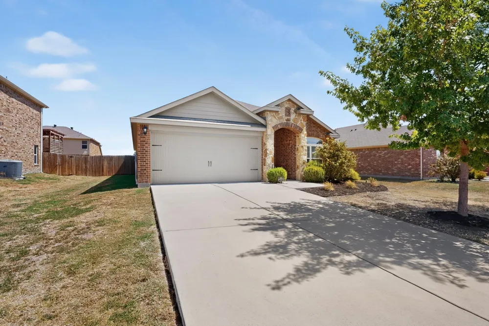 2806 Englenook Drive Seagoville, TX 75159