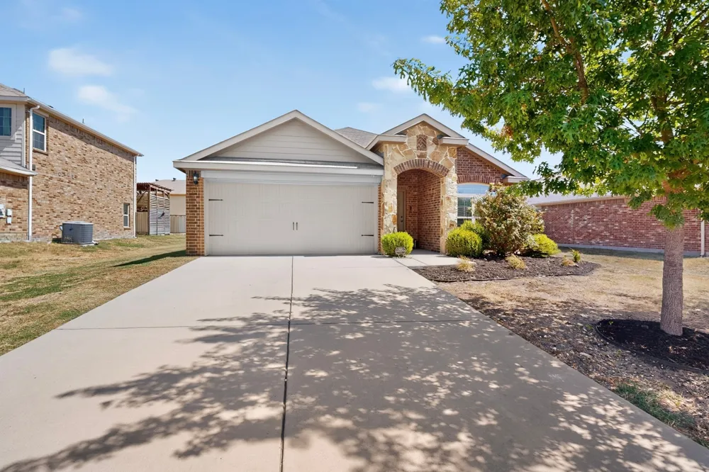 2806 Englenook Drive Seagoville, TX 75159