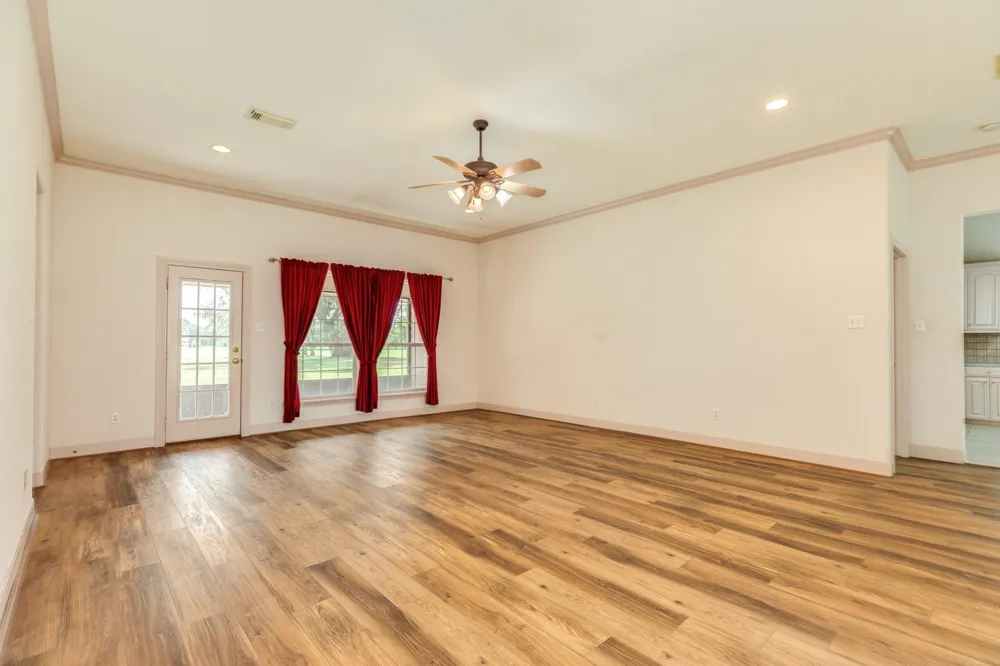 203 Lexington Avenue Clute, TX 77531