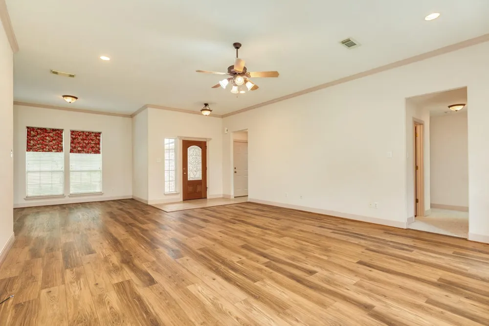 203 Lexington Avenue Clute, TX 77531