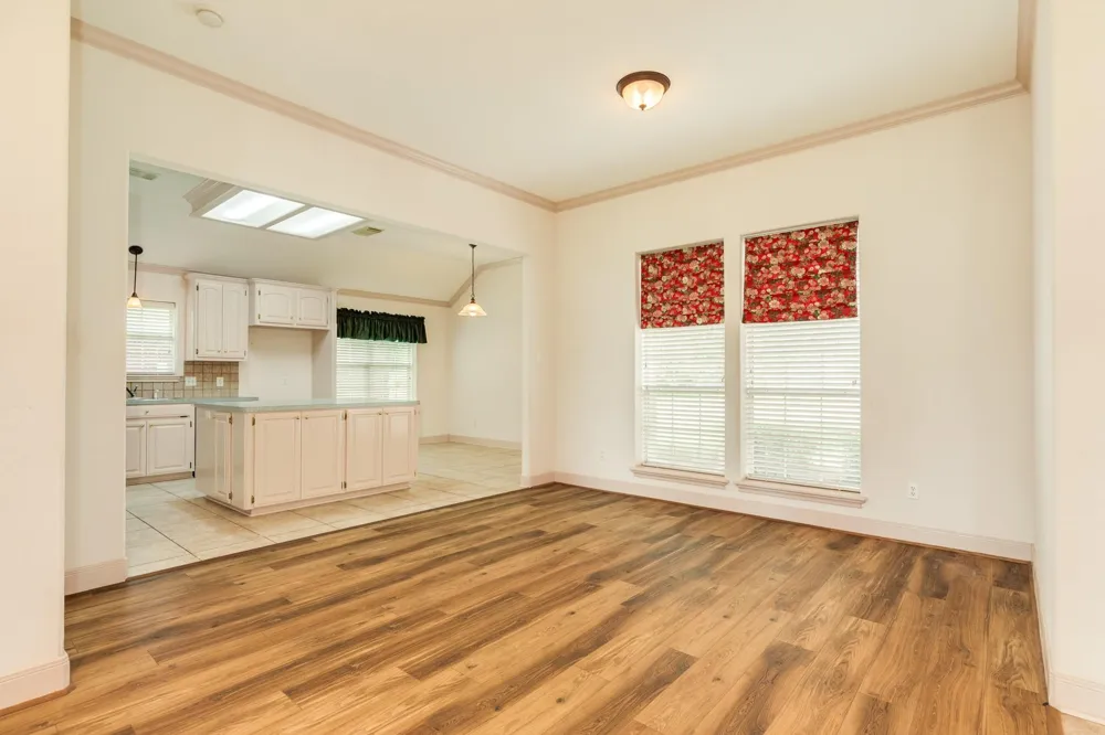203 Lexington Avenue Clute, TX 77531