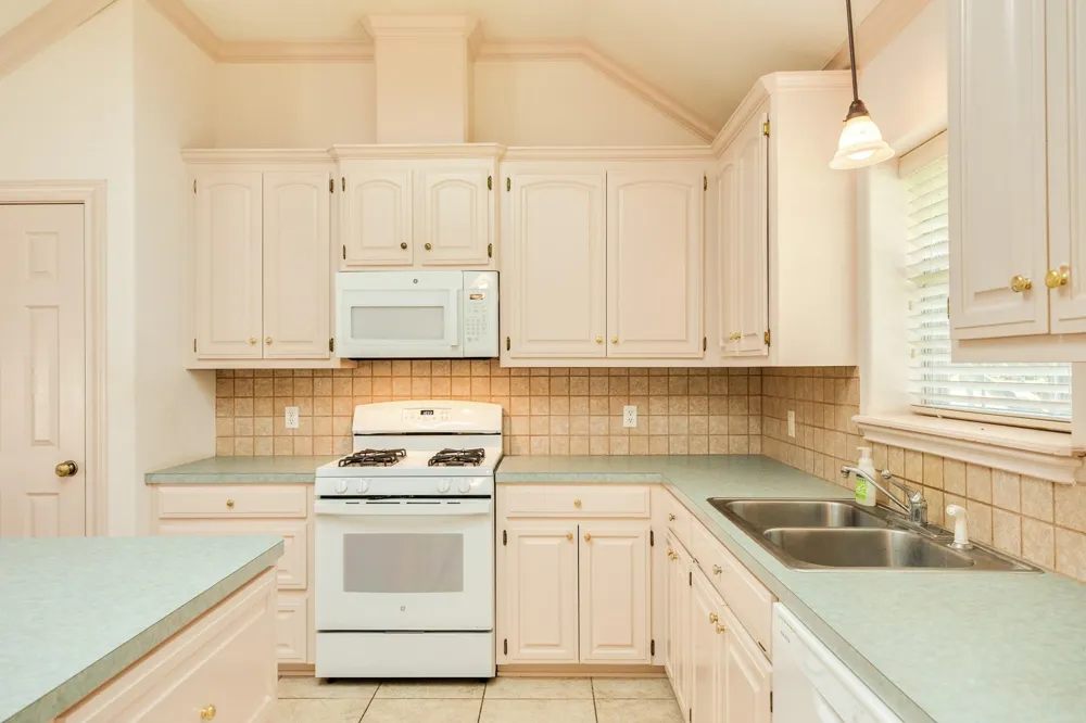 203 Lexington Avenue Clute, TX 77531