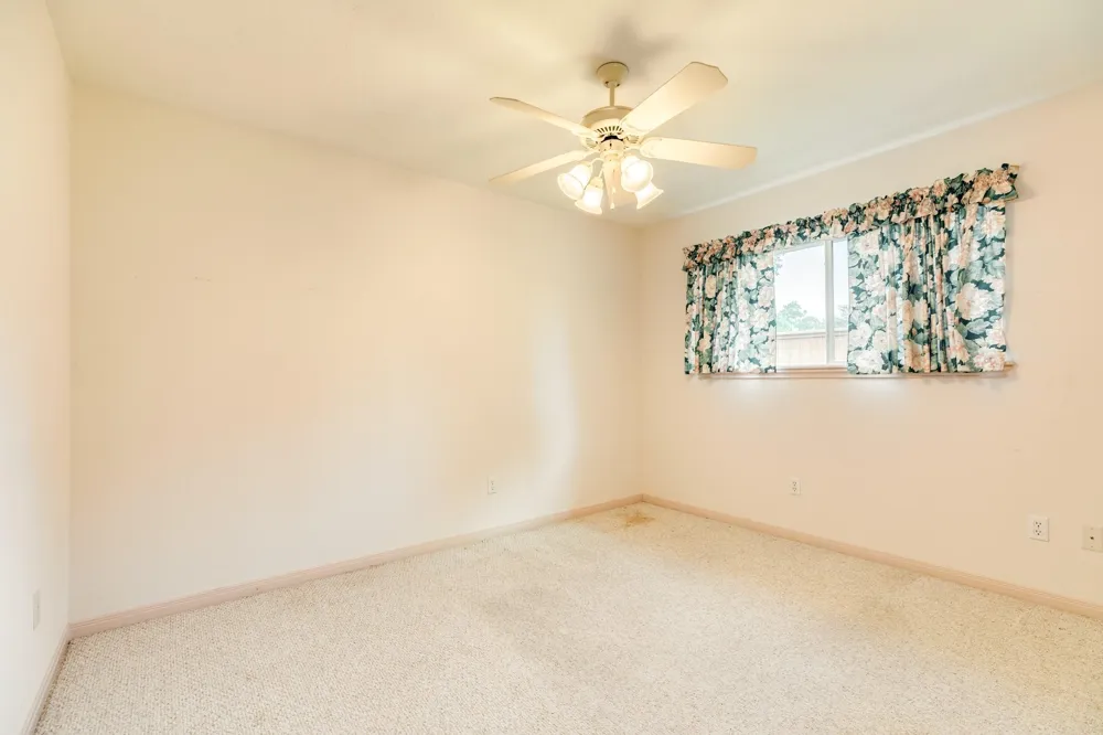 203 Lexington Avenue Clute, TX 77531