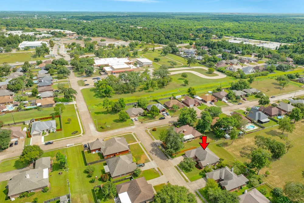 203 Lexington Avenue Clute, TX 77531