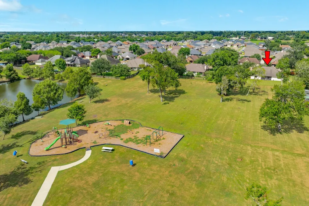 203 Lexington Avenue Clute, TX 77531
