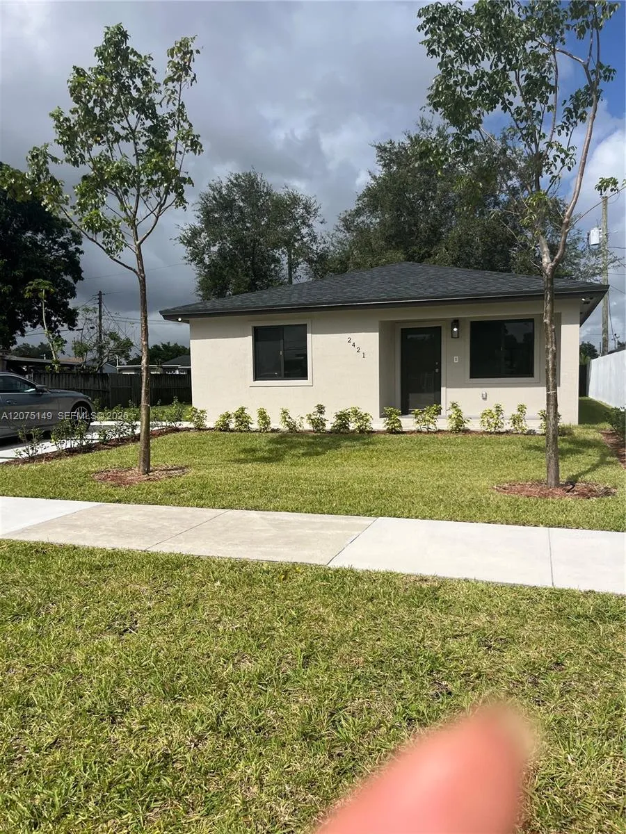 2421 NW 152nd Ter Miami Gardens, FL 33054