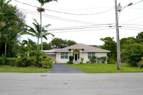 821 SW 13TH COURT