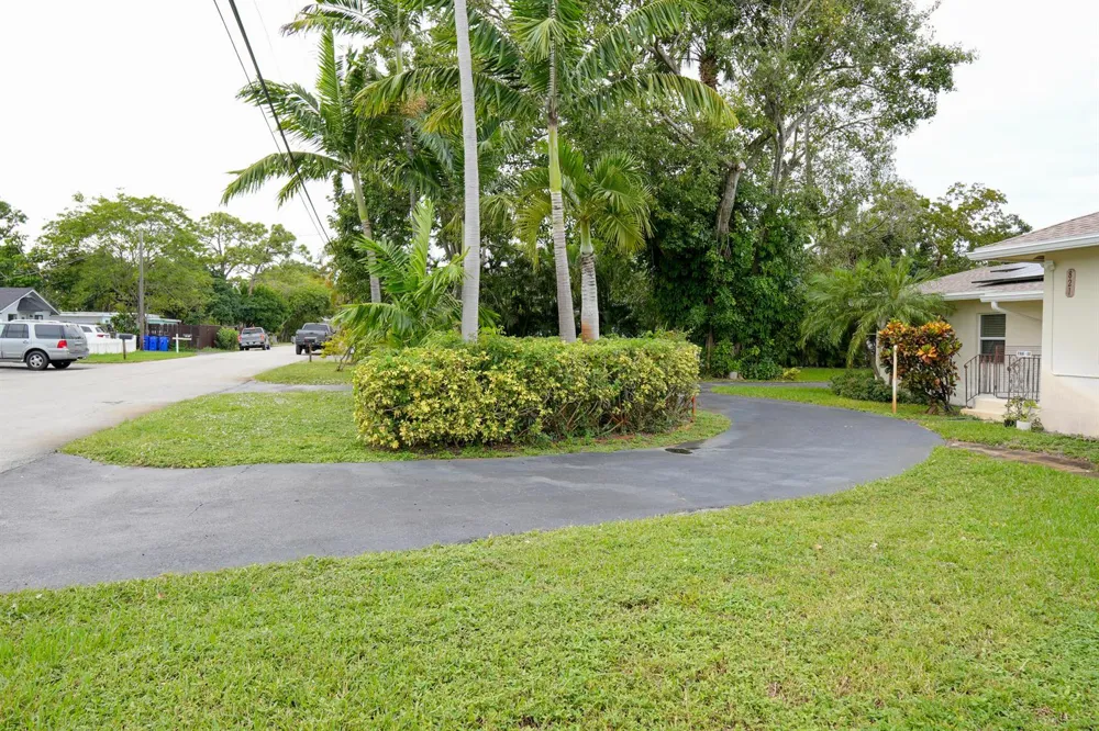 821 SW 13TH COURT Pompano Beach, FL 33060