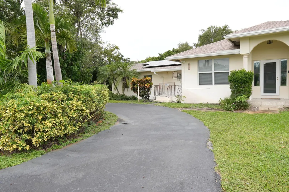 821 SW 13TH COURT Pompano Beach, FL 33060