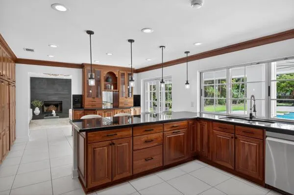 5510 W CASTLEGATE AVENUE Davie, FL 33331
