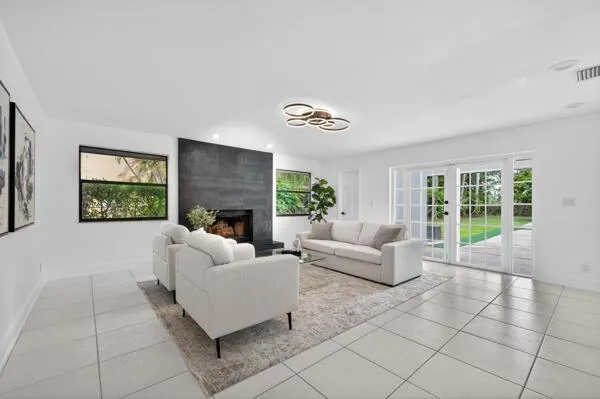 5510 W CASTLEGATE AVENUE Davie, FL 33331