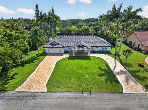 5510 W CASTLEGATE AVENUE Davie, FL 33331