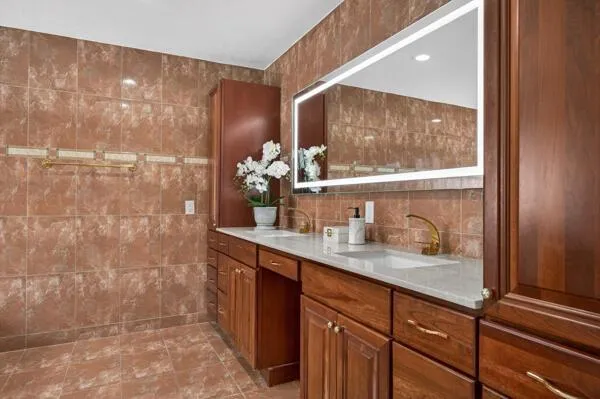 5510 W CASTLEGATE AVENUE Davie, FL 33331