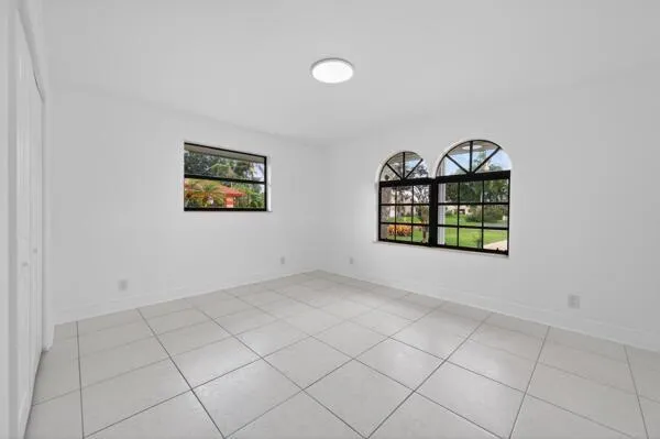 5510 W CASTLEGATE AVENUE Davie, FL 33331