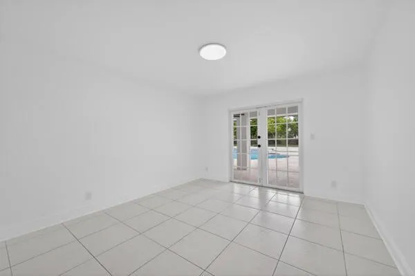 5510 W CASTLEGATE AVENUE Davie, FL 33331