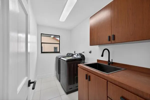 5510 W CASTLEGATE AVENUE Davie, FL 33331