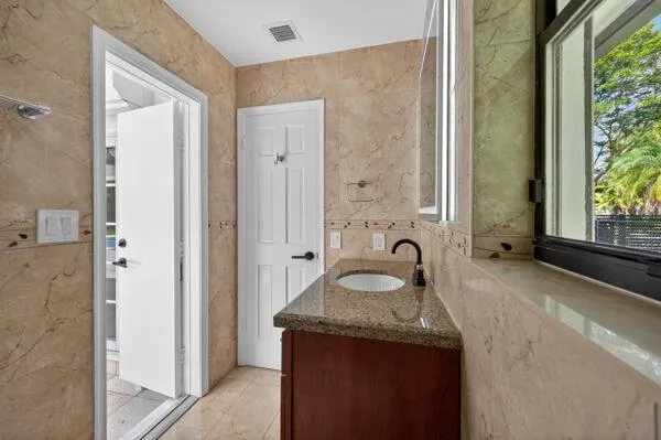 5510 W CASTLEGATE AVENUE Davie, FL 33331