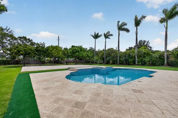 5510 W CASTLEGATE AVENUE Davie, FL 33331