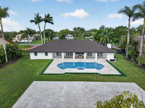 5510 W CASTLEGATE AVENUE Davie, FL 33331