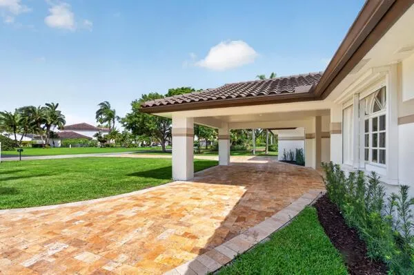 5510 W CASTLEGATE AVENUE Davie, FL 33331