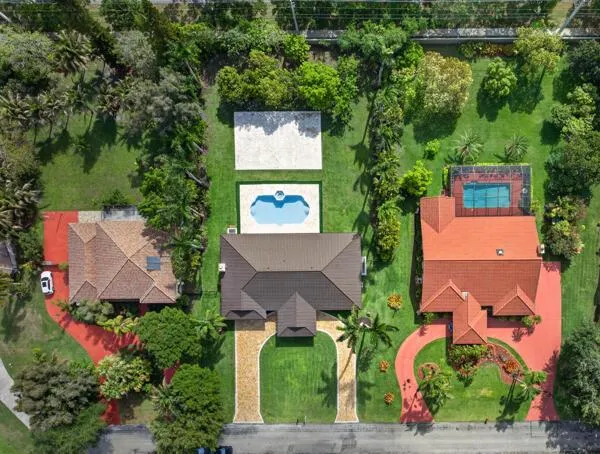 5510 W CASTLEGATE AVENUE Davie, FL 33331