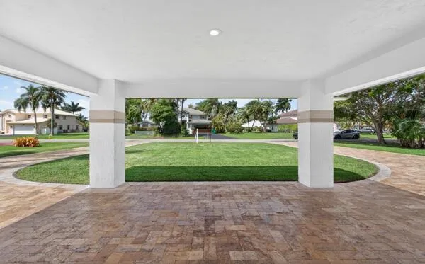 5510 W CASTLEGATE AVENUE Davie, FL 33331